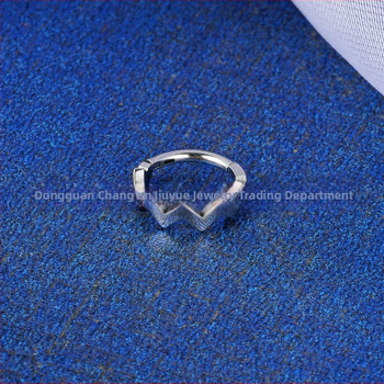 Inel nazal cu design geometric ondulat în formă de U, aliaje titan G23, seria Princess, gravură