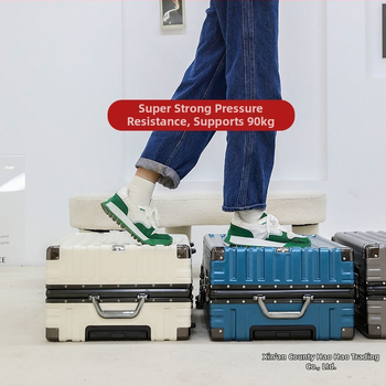 Putni kofer s karbonskim tijelom i aluminijskim okvirom, otvaranje na zatvarač, vodootporan, s proširivim slojem