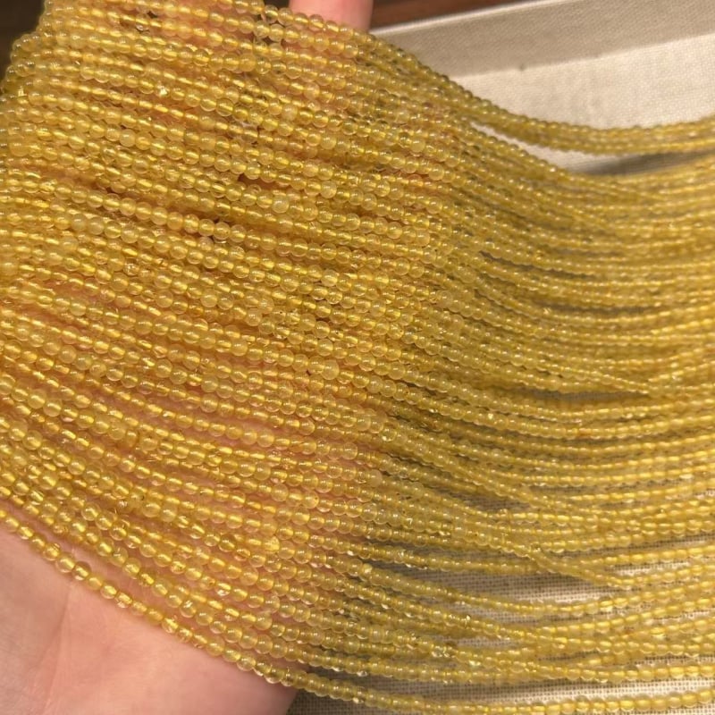 Perle lucioase pentru bijuterii DIY – mărgele din cristal, stil fashion, modele variate, lansare primăvara 2025