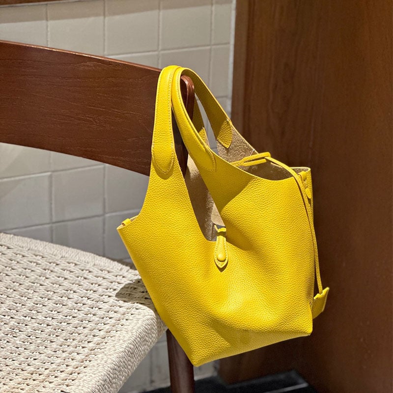 Õiges nahast bucket-kott, esimesest kihist veise nahk, vooder nahk, köisvoldiga sulgemine, sisemine mobiiltelefoni tasku