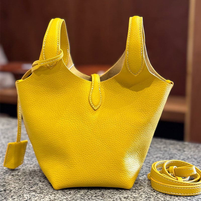 Õiges nahast bucket-kott, esimesest kihist veise nahk, vooder nahk, köisvoldiga sulgemine, sisemine mobiiltelefoni tasku