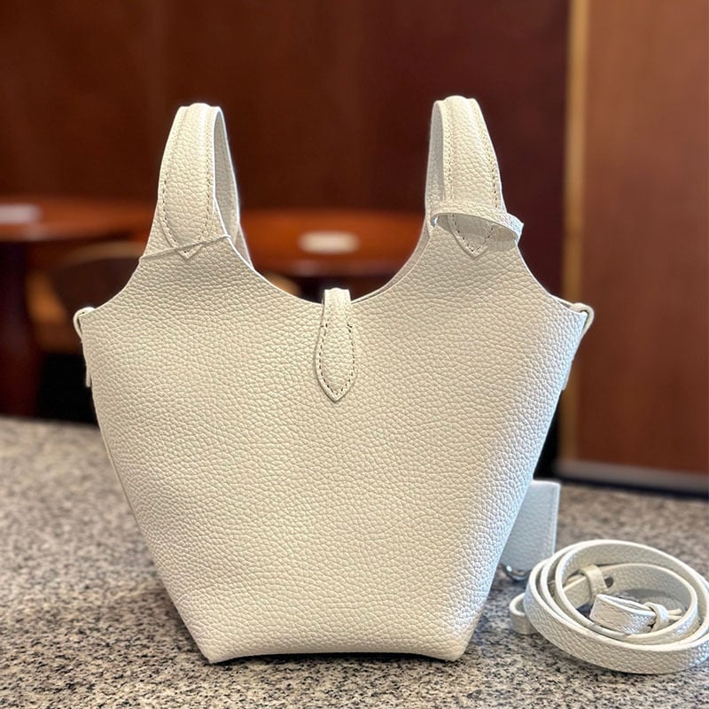 Õiges nahast bucket-kott, esimesest kihist veise nahk, vooder nahk, köisvoldiga sulgemine, sisemine mobiiltelefoni tasku