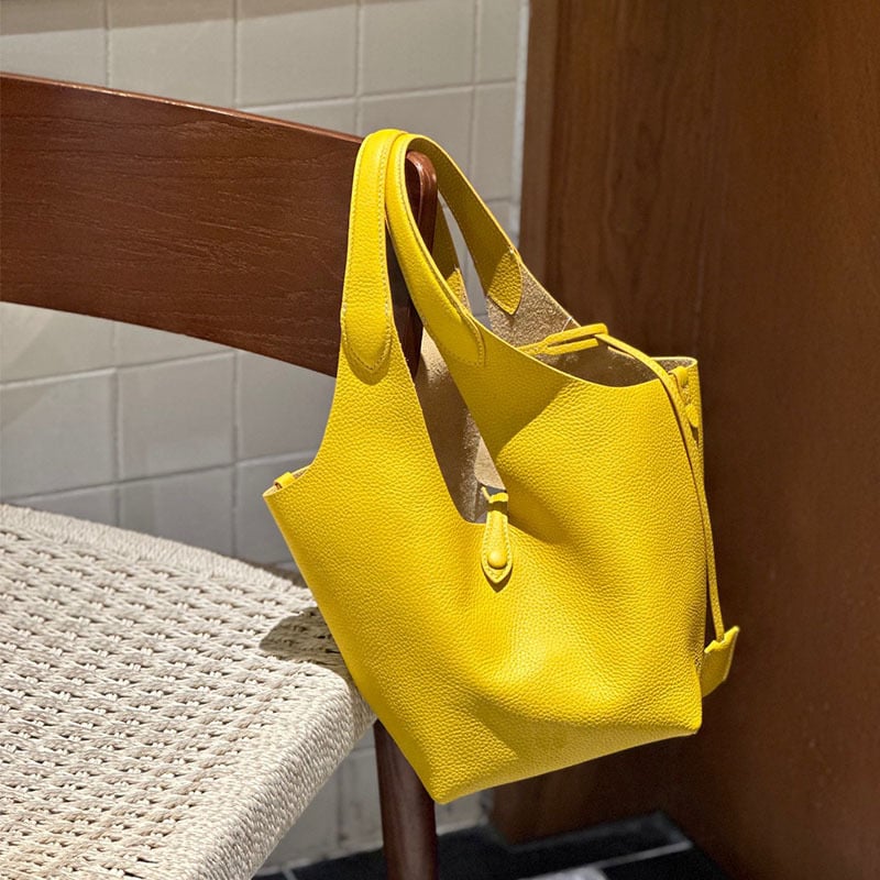 Õiges nahast bucket-kott, esimesest kihist veise nahk, vooder nahk, köisvoldiga sulgemine, sisemine mobiiltelefoni tasku