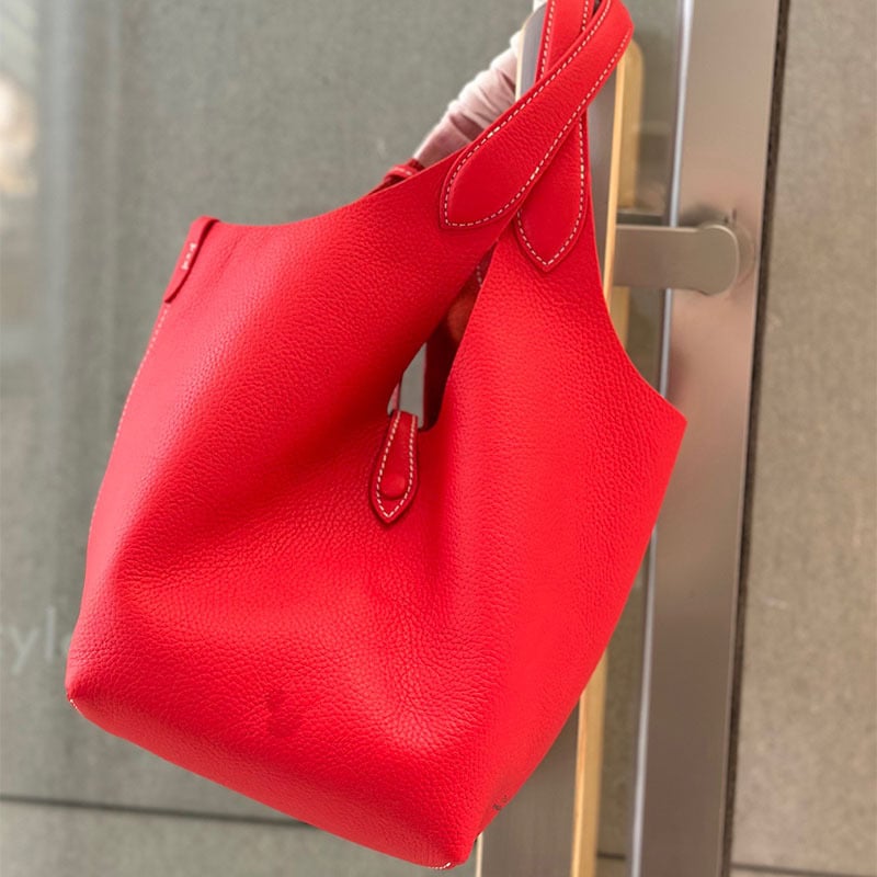 Õiges nahast bucket-kott, esimesest kihist veise nahk, vooder nahk, köisvoldiga sulgemine, sisemine mobiiltelefoni tasku