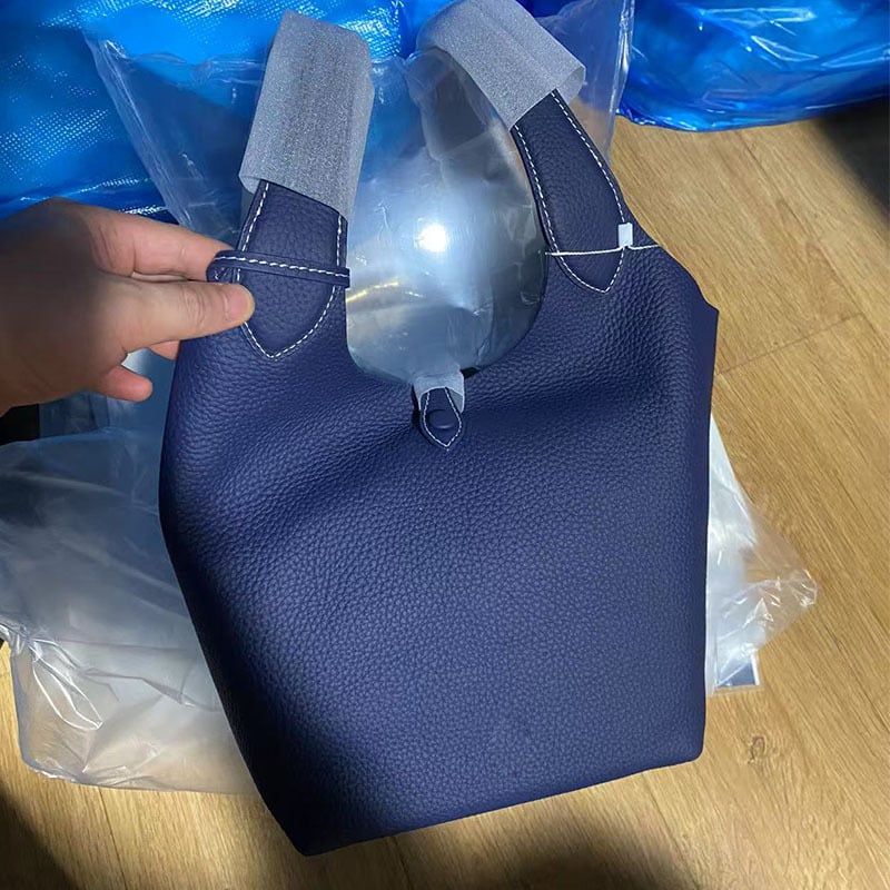 Õiges nahast bucket-kott, esimesest kihist veise nahk, vooder nahk, köisvoldiga sulgemine, sisemine mobiiltelefoni tasku