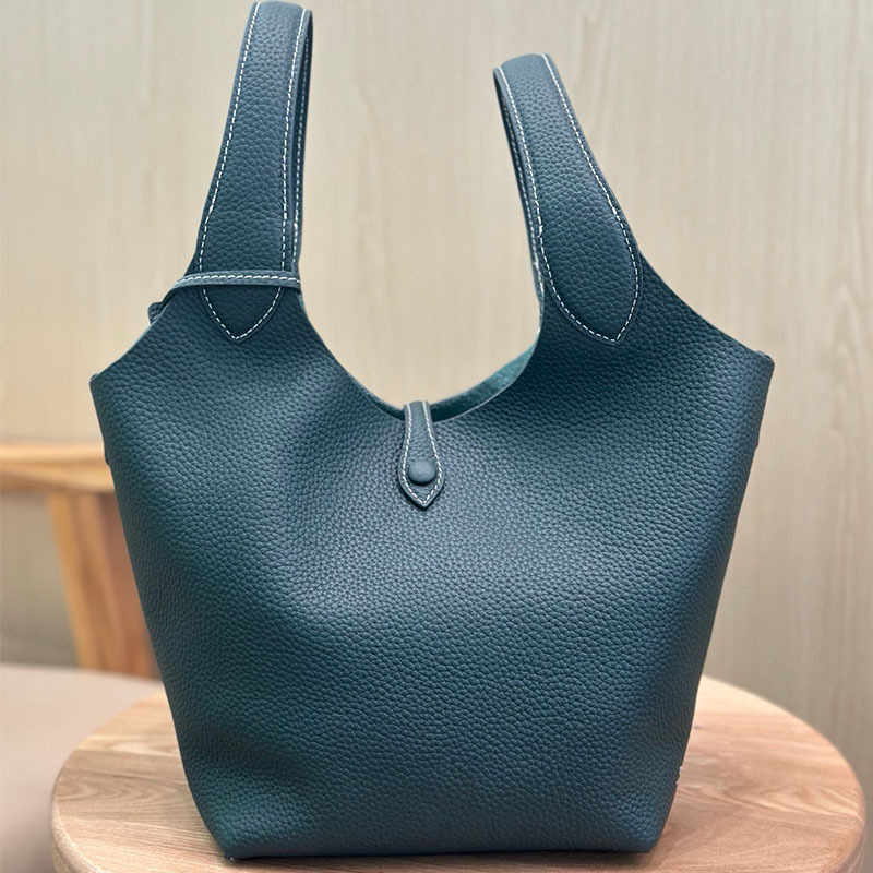 Õiges nahast bucket-kott, esimesest kihist veise nahk, vooder nahk, köisvoldiga sulgemine, sisemine mobiiltelefoni tasku