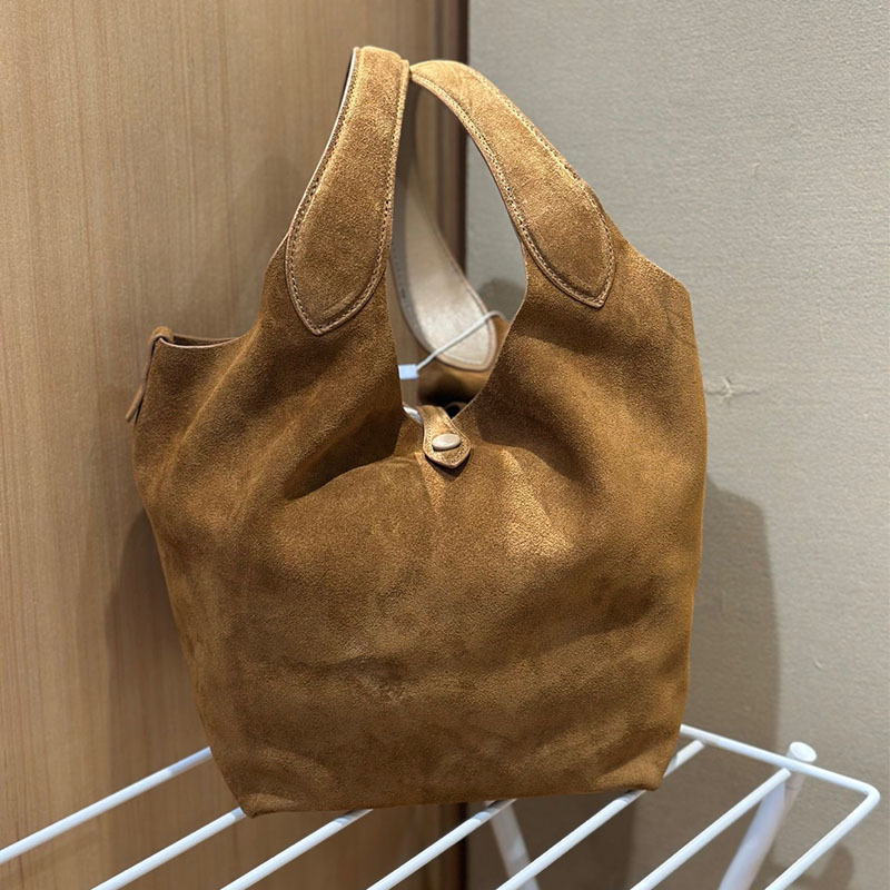 Õiges nahast bucket-kott, esimesest kihist veise nahk, vooder nahk, köisvoldiga sulgemine, sisemine mobiiltelefoni tasku