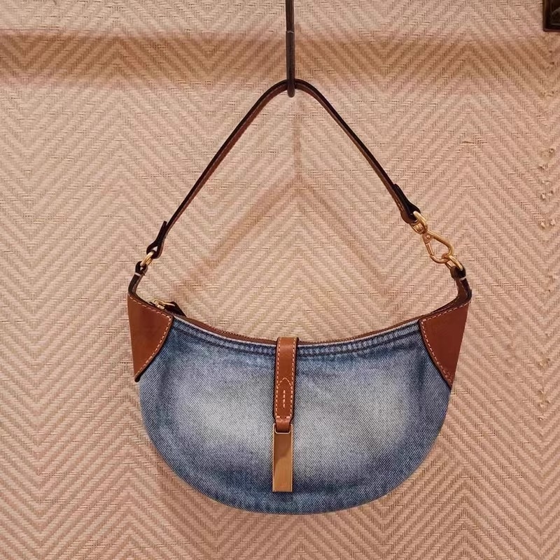 Geantă tote din piele naturală, formă rotundă, închidere cu lacăt, căptușeală din poliester, numeroase buzunare interioare