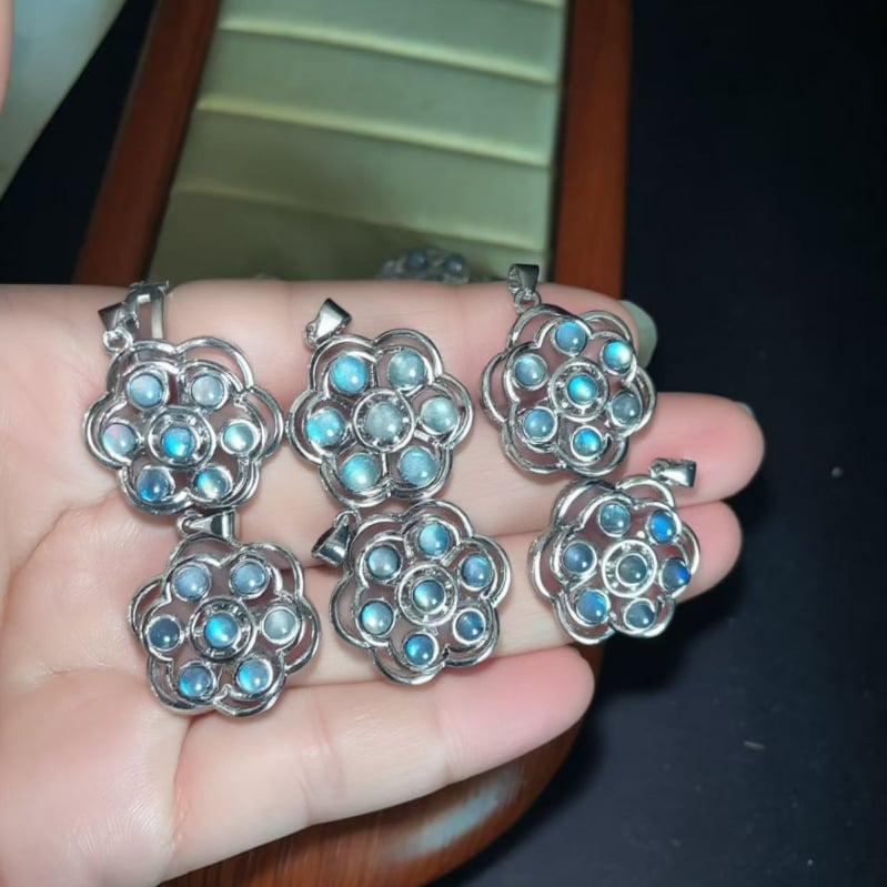 Kristálybeültetéses nyaklánc, geometriai forma, forgó medál, Tianbao Pavilion Jewelry