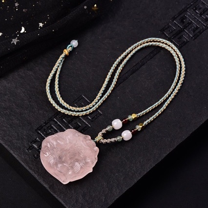 Colier Su Wu Jewelry cu cuarț roz – pandantiv în formă de animale/zodii, cristal lustruit, stil drăguț