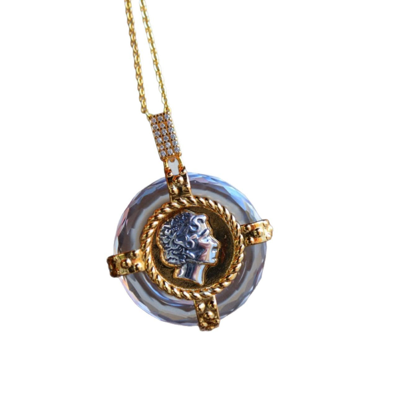 Μενταγιόν: φυσικός κρύσταλλος, μοτίβο βασίλισσας αρχαίου νομίσματος, ασήμι 925, φινίρισμα δύο τόνων ηλεκτροπλατίωσης