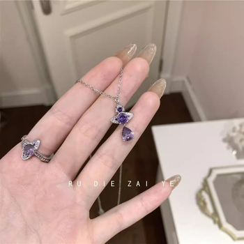 Réz nyaklánc csepp alakú medállal, szabályos lánccal, elektroplakált felülettel, anyag: réz, stílus: könnyű luxus