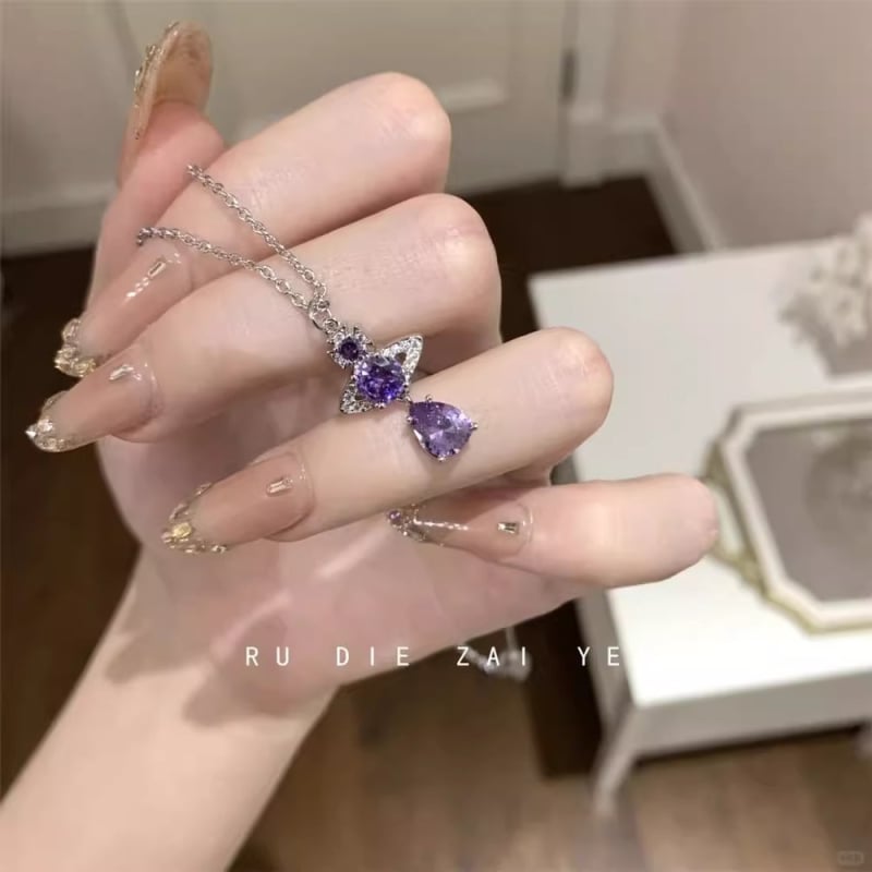 Réz nyaklánc csepp alakú medállal, szabályos lánccal, elektroplakált felülettel, anyag: réz, stílus: könnyű luxus