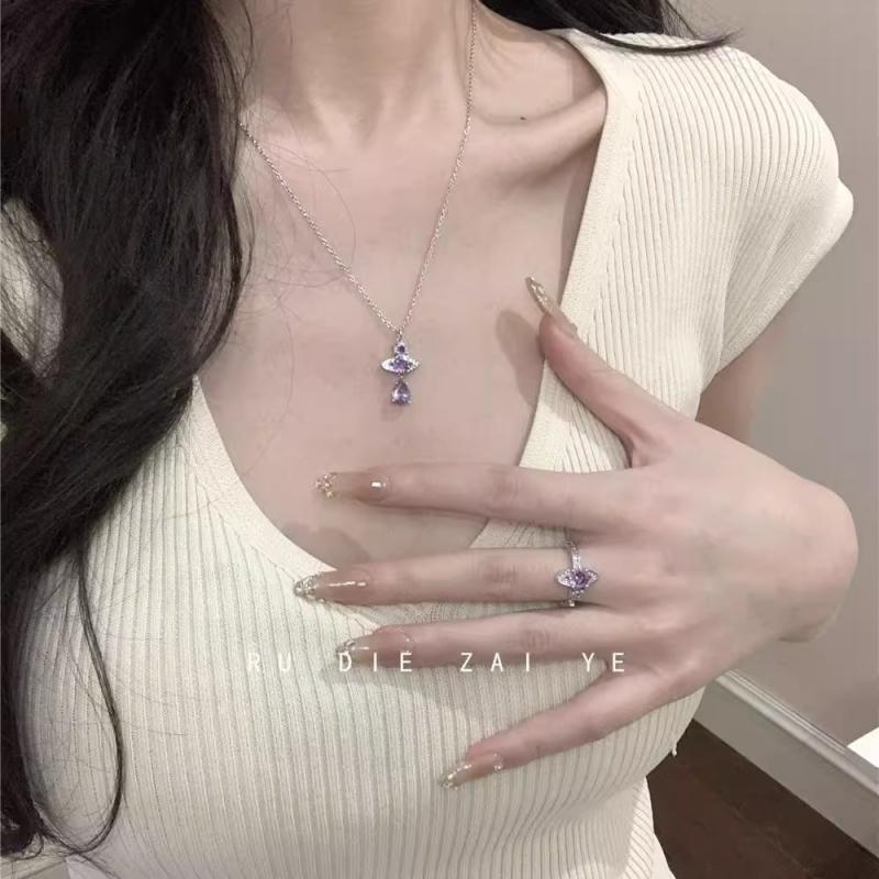 Réz nyaklánc csepp alakú medállal, szabályos lánccal, elektroplakált felülettel, anyag: réz, stílus: könnyű luxus