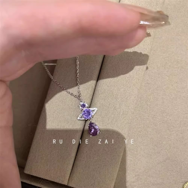 Réz nyaklánc csepp alakú medállal, szabályos lánccal, elektroplakált felülettel, anyag: réz, stílus: könnyű luxus