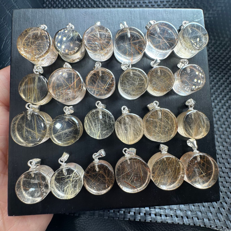 Μενταγιόν με κρύσταλλο σε φυσικό χρυσό τόνο, 925 ασήμι ρύθμιση, χωρίς πλευρικούς λίθους, στυλ ελαφριάς πολυτέλειας