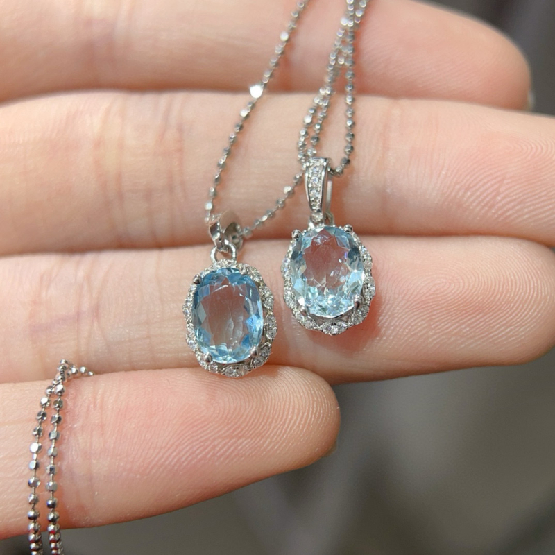 Akvamarin medálos nyaklánc 925-ös ezüstből, minimalist stílus