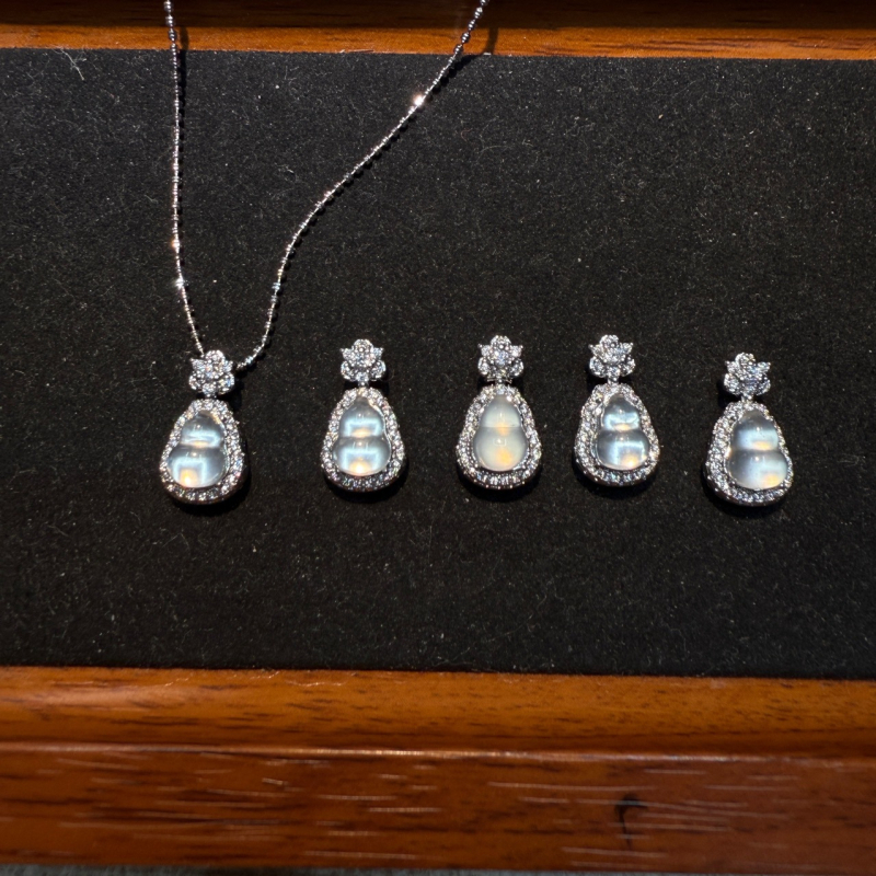 Nyaklánc kristályos ametiszt kövekkel, forma: Egyéb, feldolgozási technika: Seiko, márka Pantai (Anyag: Kristály; Kristály típus: Ametiszt; Forma: Egyéb; Feldolgozási technika: Seiko; Márka: Pantai)