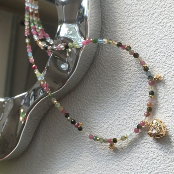 Κολιέ με χάντρες τουρμαλίνης και hair crystal κρύσταλλα, εξαρτήματα από ορείχαλκο, απλό ρετρό στυλ