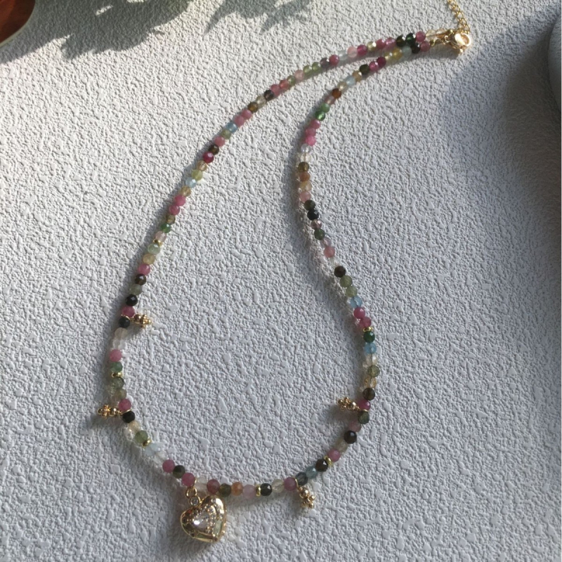 Κολιέ με χάντρες τουρμαλίνης και hair crystal κρύσταλλα, εξαρτήματα από ορείχαλκο, απλό ρετρό στυλ