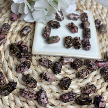 Kristály nyaklánc polírozott felülettel — Anyag: kristály; Feldolgozási technológia: polírozás; Stílus: divat