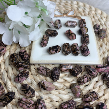 Kristály nyaklánc polírozott felülettel — Anyag: kristály; Feldolgozási technológia: polírozás; Stílus: divat