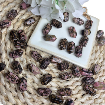 Kristály nyaklánc polírozott felülettel — Anyag: kristály; Feldolgozási technológia: polírozás; Stílus: divat