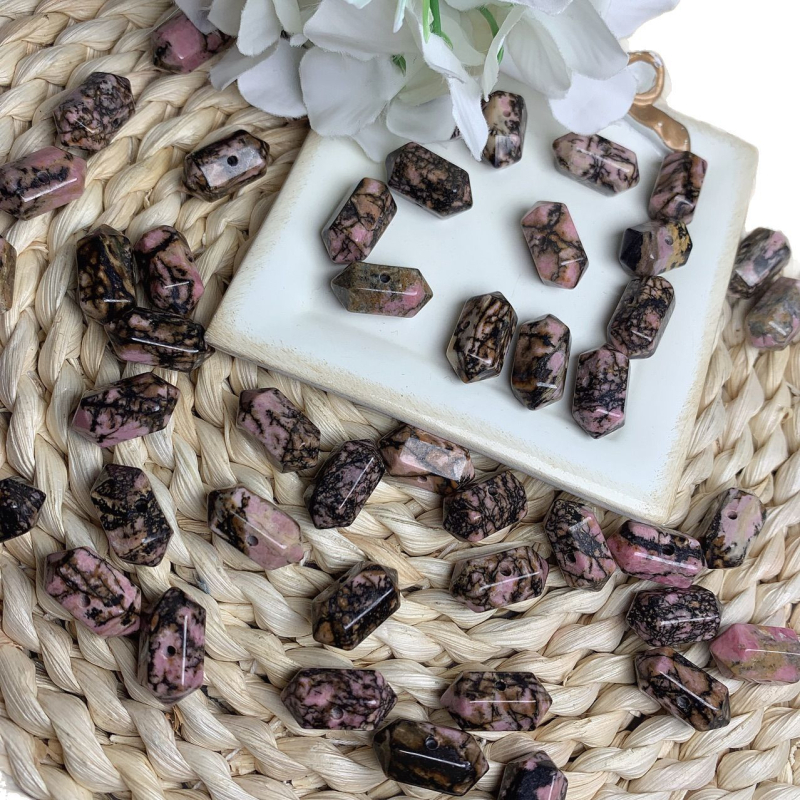 Kristály nyaklánc polírozott felülettel — Anyag: kristály; Feldolgozási technológia: polírozás; Stílus: divat