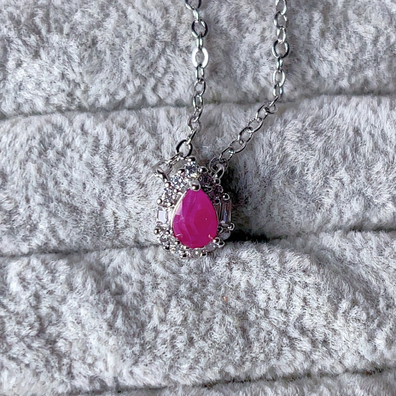 Ogrlica od bakra s posrebrenim premazom, geometrijski dizajn, mikrougrađeni cirkoni, Eric marka