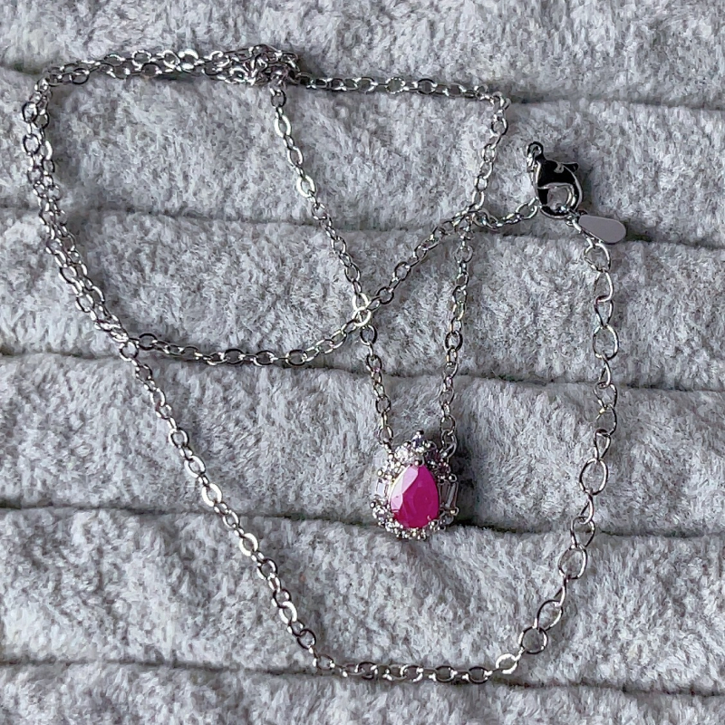 Ogrlica od bakra s posrebrenim premazom, geometrijski dizajn, mikrougrađeni cirkoni, Eric marka