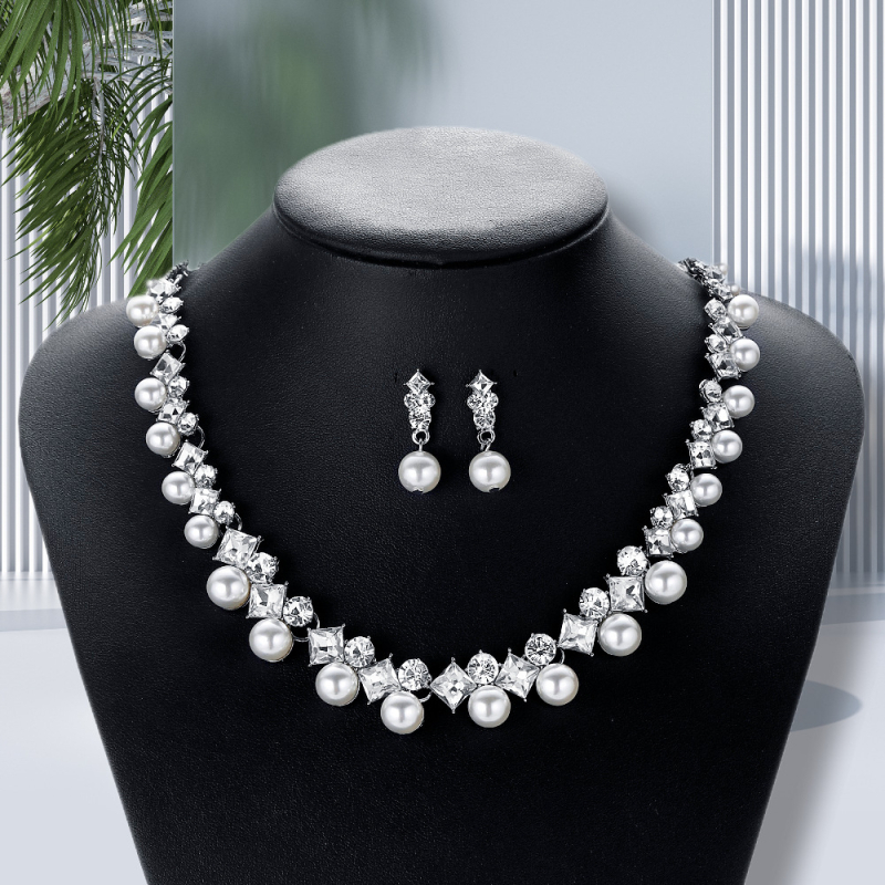 Gyöngyös nyaklánc és fülbevaló készlet gyöngyökkel, gyémántokkal és kristályokkal, könnyű luxus stílus (Anyag: cink-ötvözet; Bevonat: elektroplattálás; Forma: virág; Medál: vegyes kövek beállítása; Lánc: O-alakú lánc)