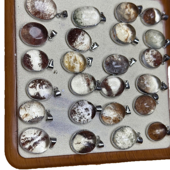 Colier de cristal cu pandantiv în formă de frunză, încrustare Ghost din cristale