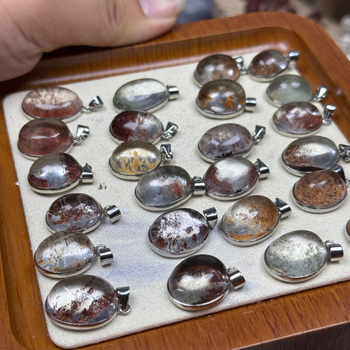 Colier de cristal cu pandantiv în formă de frunză, încrustare Ghost din cristale