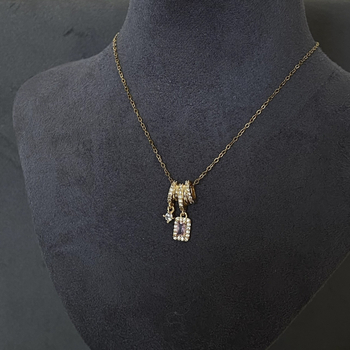 Bojtos négyszögletes nyaklánc rézmedállal, titánacél lánccal, mikro-inkruszált cirkón, 41–50 cm hosszú, elektroplatázás