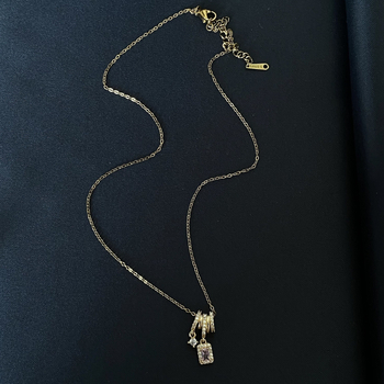 Bojtos négyszögletes nyaklánc rézmedállal, titánacél lánccal, mikro-inkruszált cirkón, 41–50 cm hosszú, elektroplatázás