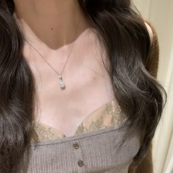 Réz nyaklánc bambusz lánccal, műkristály medállal, cirkón beépítés, francia retro stílus