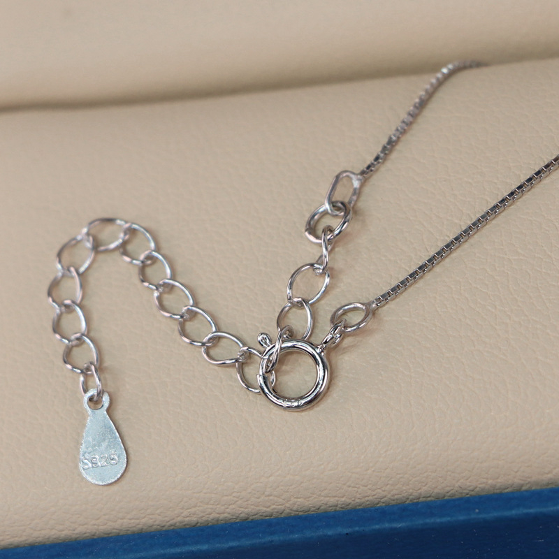 Ogrlica od umjetnog kristala, elektroplatiranje, običan lanac, geometrijski stil, za žene (Material: artificial crystal; Treatment: electroplating; Chain: regular chain; Style: geometric; For women)