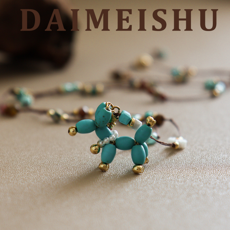 Női nyaklánc tigrisz szem kővel és türkiz medállal, kutya motívummal, fonott pulóverlánccal