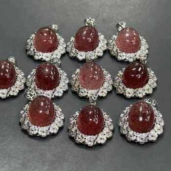 Geometriai kristály nyaklánc fehér holdfény és eper kristállyal, elektropolírozott felülettel