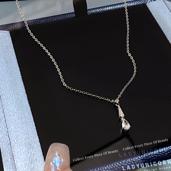 Réz nyaklánc ötvözet vízcsepp medállal, szabályos lánccal, 41–50 cm, könnyű luxus stílus