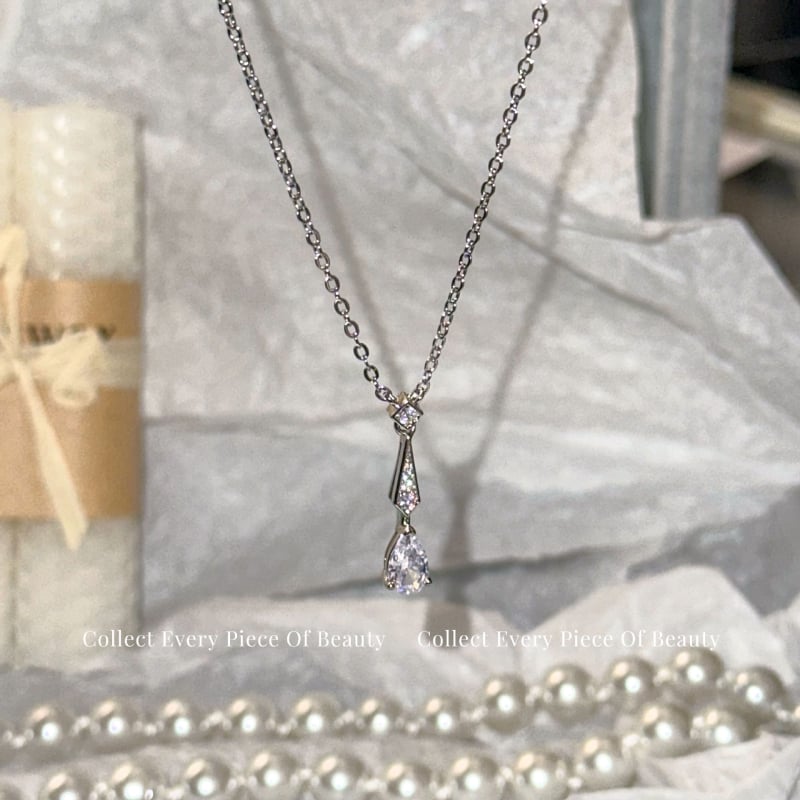 Réz nyaklánc ötvözet vízcsepp medállal, szabályos lánccal, 41–50 cm, könnyű luxus stílus