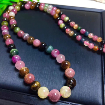 Ogrlica od turmalina s kugličnim lancem, minimalistički stil, bez privjeska