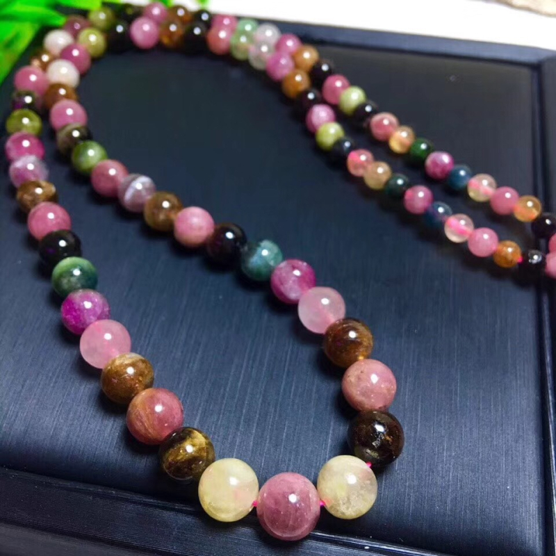 Ogrlica od turmalina s kugličnim lancem, minimalistički stil, bez privjeska