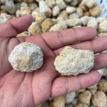 Agát-barlang kristály geológiai példány; Anyag: Agát; Kategória: Geometria; Csomagolás: PP zacskó; Anyagtípus: Kristály; Stílus: Modern egyszerűség