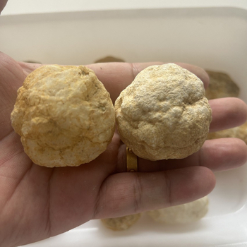 Agát-barlang kristály geológiai példány; Anyag: Agát; Kategória: Geometria; Csomagolás: PP zacskó; Anyagtípus: Kristály; Stílus: Modern egyszerűség