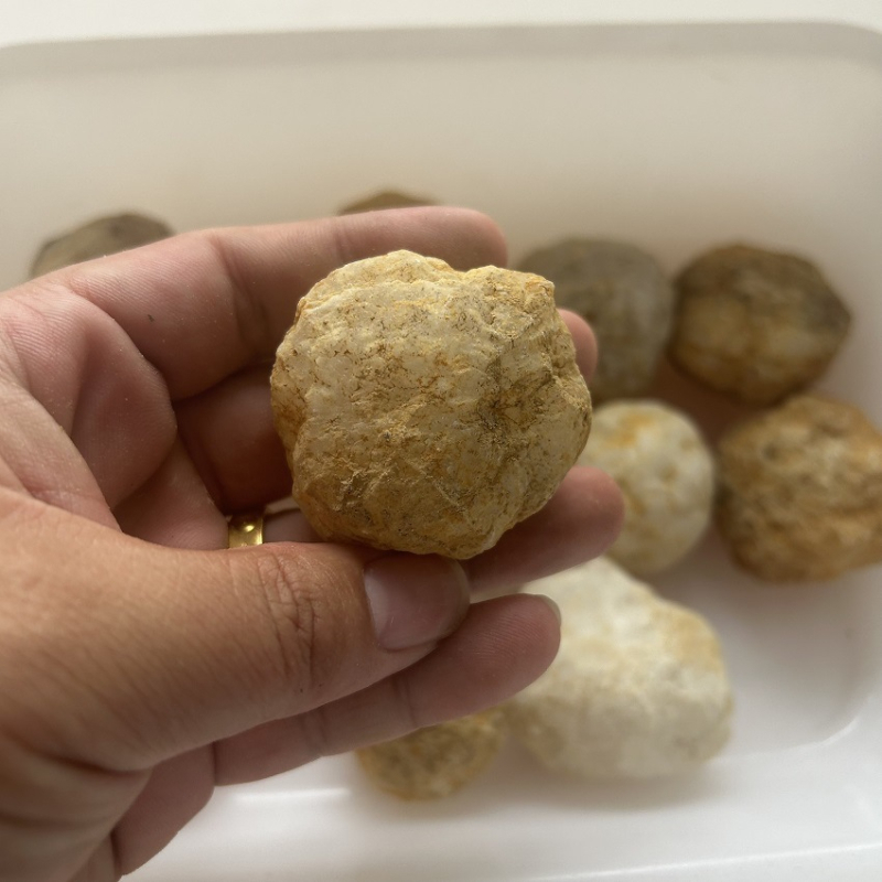 Agát-barlang kristály geológiai példány; Anyag: Agát; Kategória: Geometria; Csomagolás: PP zacskó; Anyagtípus: Kristály; Stílus: Modern egyszerűség