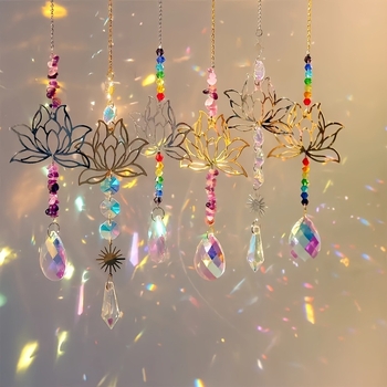 Kristalni sun catcher s ametistnim lotos privjeskom, staklene perle i prirodni šljunak, geometrijski oblik, moderni minimalistički ukras za prozor, pojedinačno pakiran u PP vrećicu