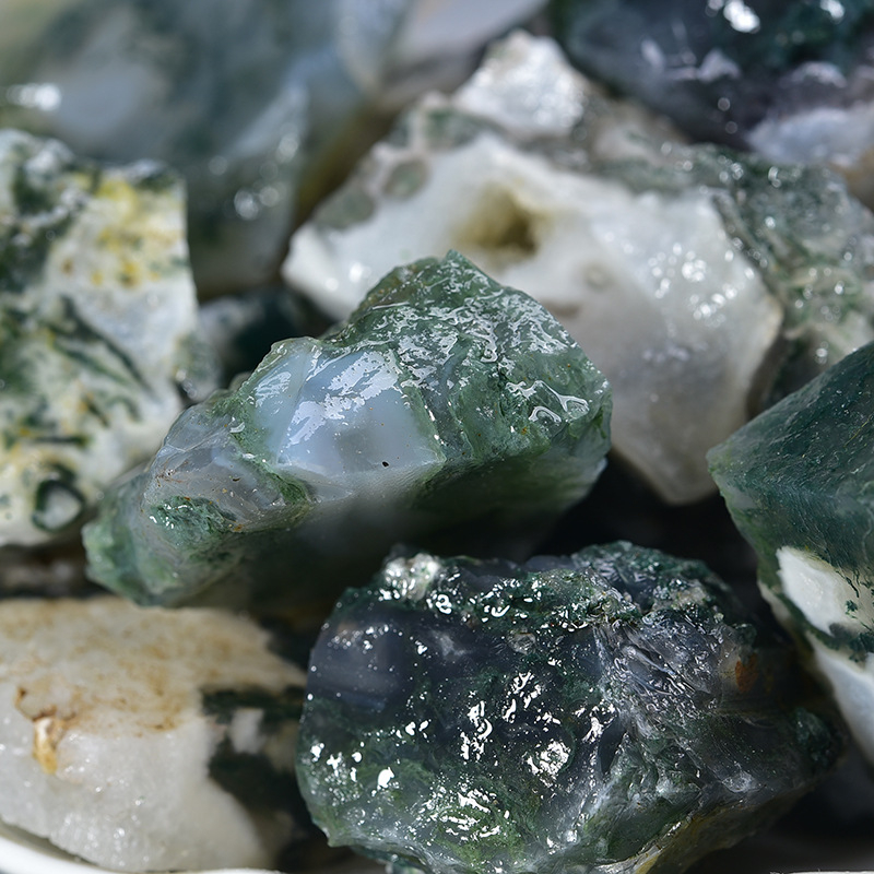 Dekorativni kristalni kamen aqua-agate za akvarij; Xueteng Crystal marka; stil moderni minimalizam; pakiranje: PP vrećica.