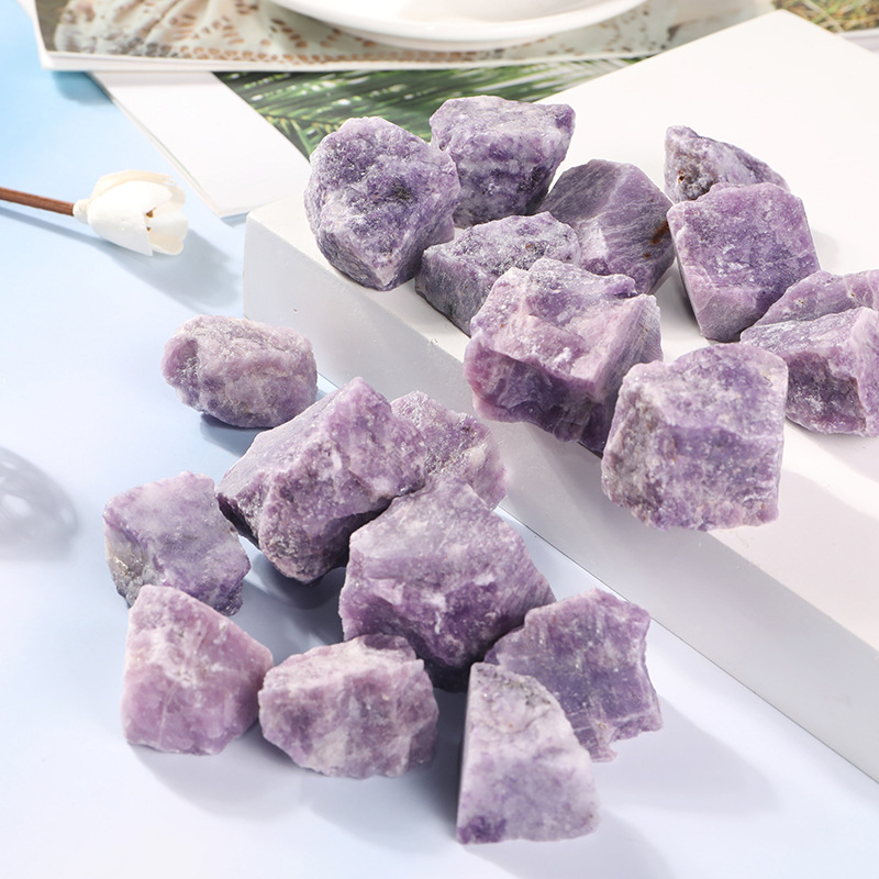 Purpurni muskovitni kristalni surovi kamen Qingyida — Pakiranje pojedinačno u PP vrećicu — Moderna minimalistička stil