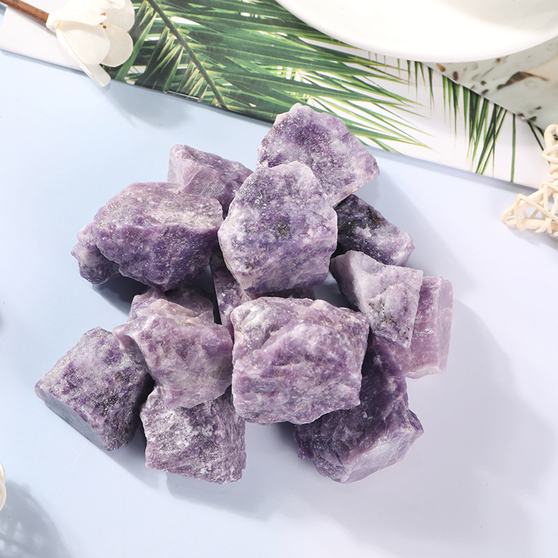 Purpurni muskovitni kristalni surovi kamen Qingyida — Pakiranje pojedinačno u PP vrećicu — Moderna minimalistička stil